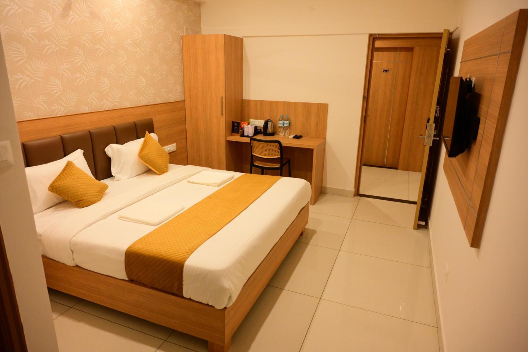 Bimba Hotels Mysore Bagian luar foto